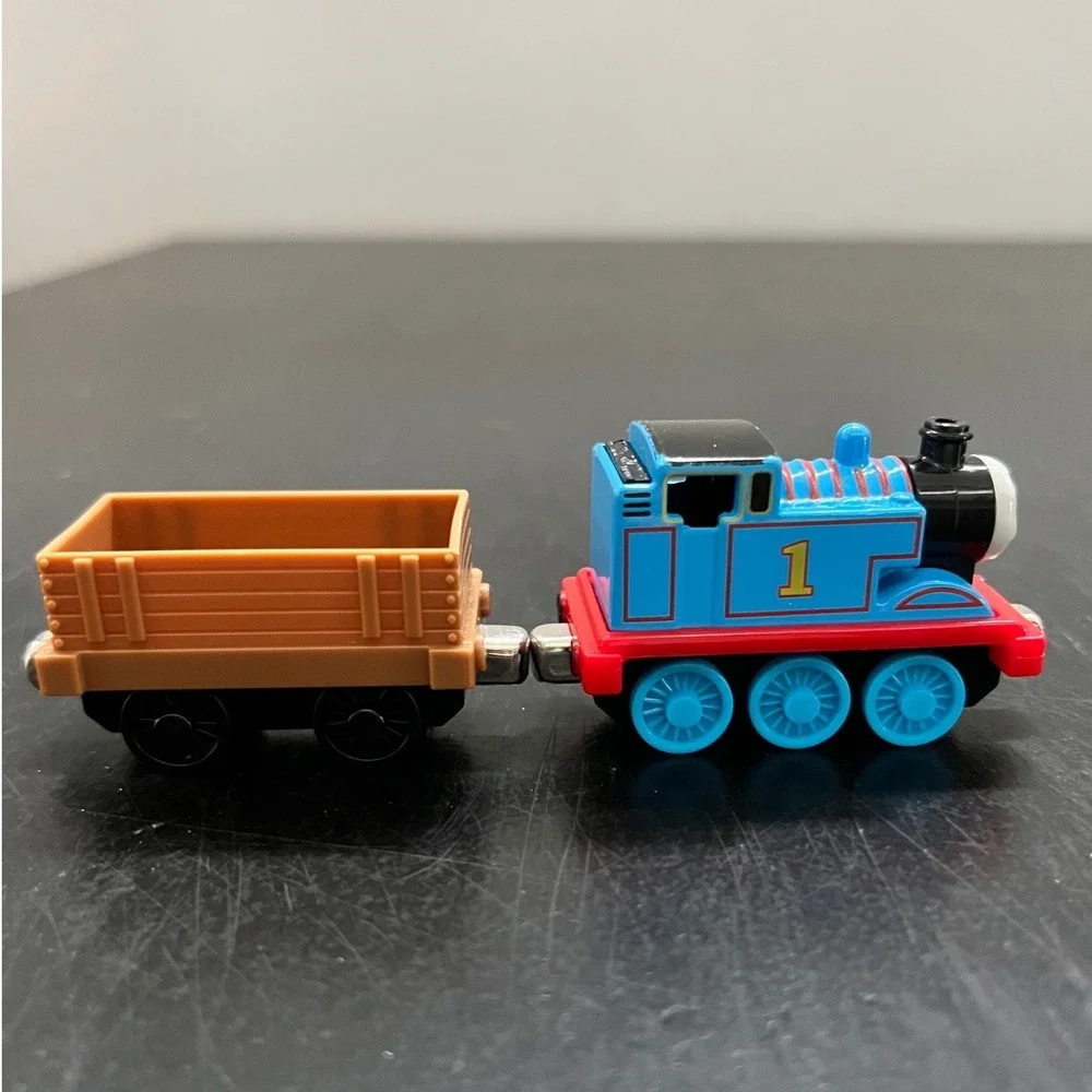 Thomas & Friends Train Engine Blue Thomas with Brown Cargo Car Magnetic OS